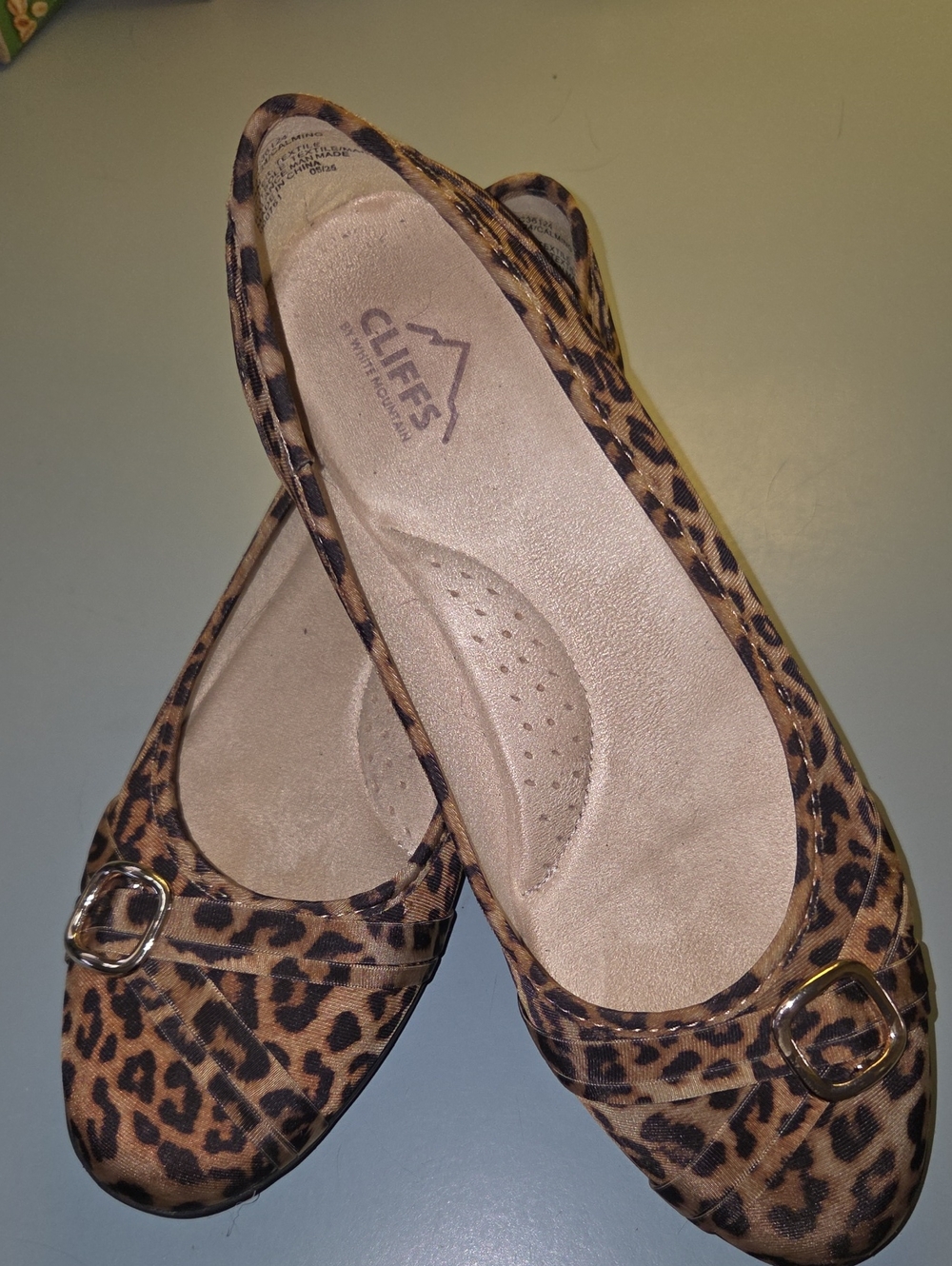 Cliffs by WHITE MOUNTAIN Leopard Print Ballet Flats - Tan & Black Size 9.5